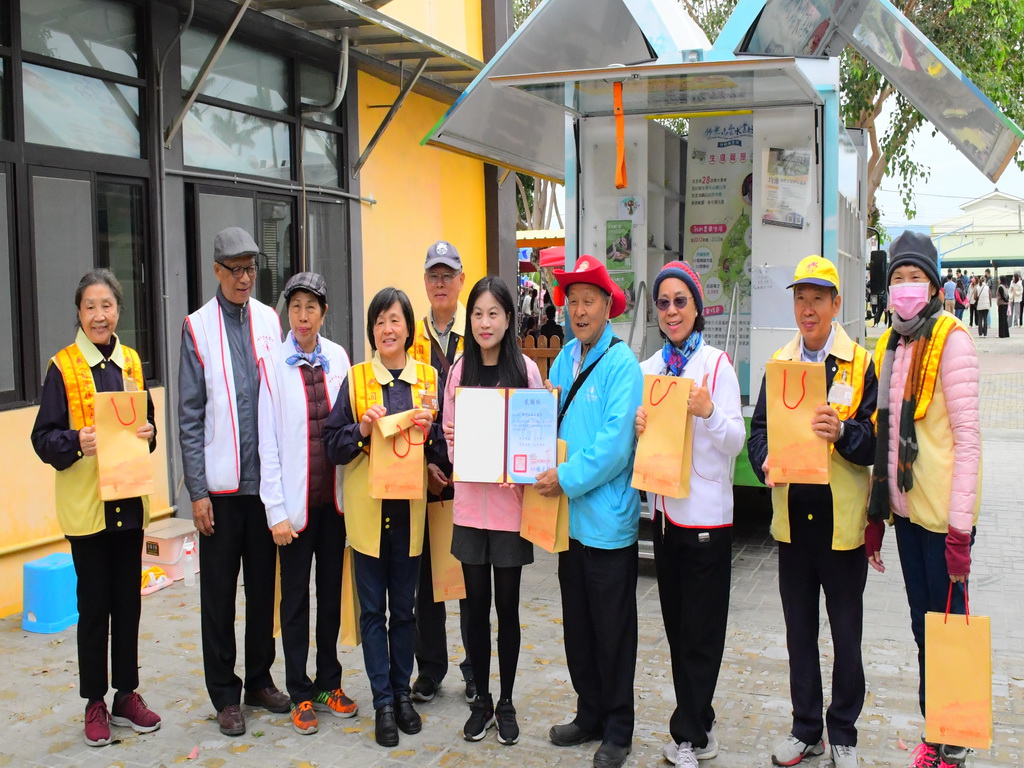 雲水書坊行動書庫駛進文祥國小 佛光山星雲大師志業為學子啟益書香 - https://www.watchmedia01.com
