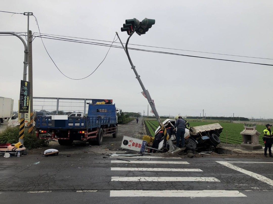 二林鎮二溪路車禍駕駛頭部重傷　引發火葬場風水疑慮 - https://www.watchmedia01.com
