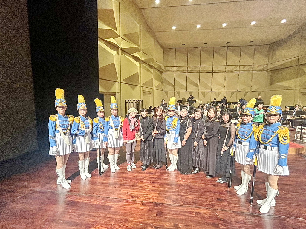 彰商校友管樂團年度公演 與當年儀隊女神一起重回當年國慶的畫面 - https://www.watchmedia01.com