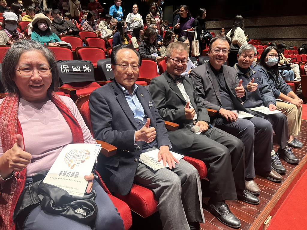 彰商校友管樂團年度公演 與當年儀隊女神一起重回當年國慶的畫面 - https://www.watchmedia01.com