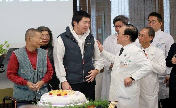 突破醫療技術！台中慈濟醫院首例活體肝移植　父子情深「同肝共愛」慶重生 - https://www.watchmedia01.com