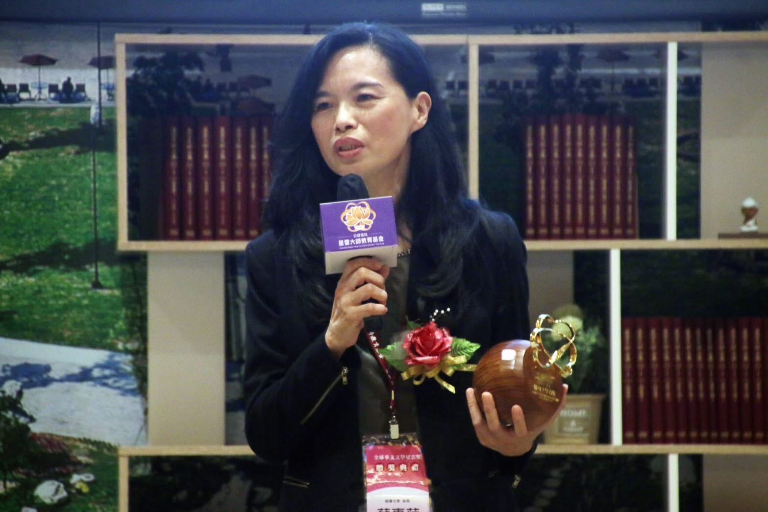 「未完的旅程」上市熱賣 作者前進校園重現百萬小學堂 - https://www.watchmedia01.com