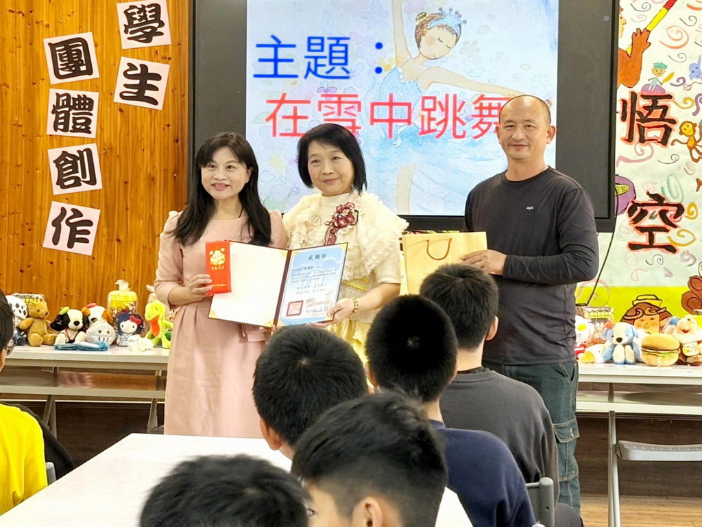白雪公主紅現身文祥國小 施雪紅董事長心繫教育南下捐款與演講許學童自信的未來 - https://www.watchmedia01.com