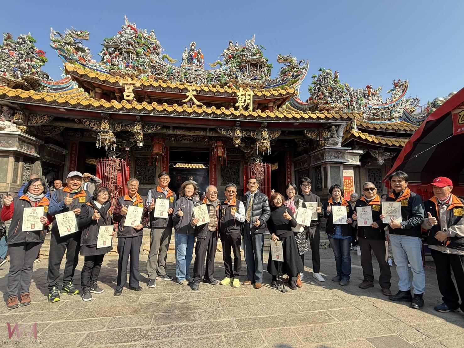 20250111 笨港媽祖文教基金會邀14位書法名師揮毫 北港朝天宮前廣場民眾踴躍索取春聯 - https://www.watchmedia01.com