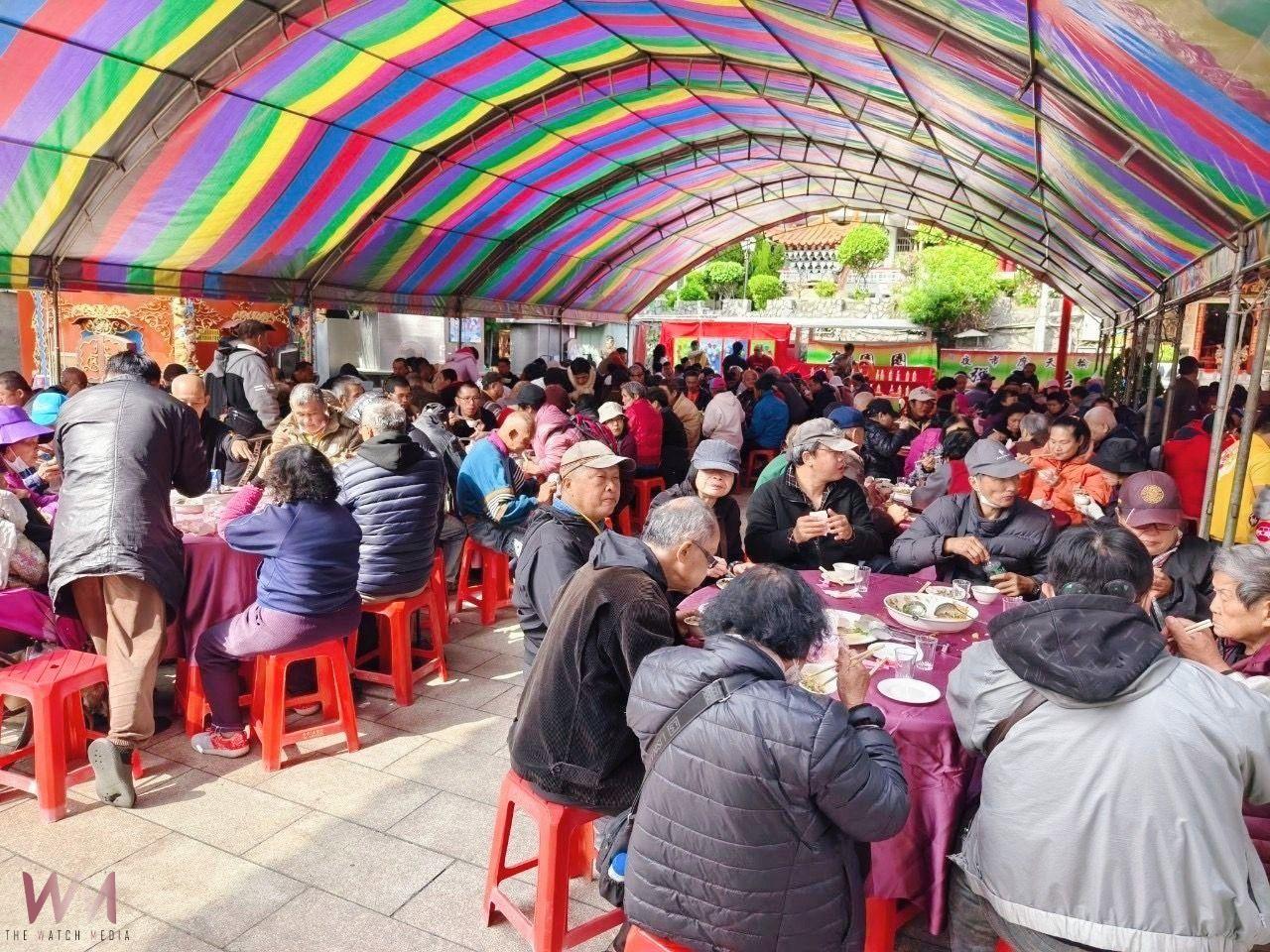 歲末愛心公益!社團法人臺中市立林安康社福關懷協會辦「春蛇暖街 迎新春」 無家者暨弱勢團體餐會 - https://www.watchmedia01.com