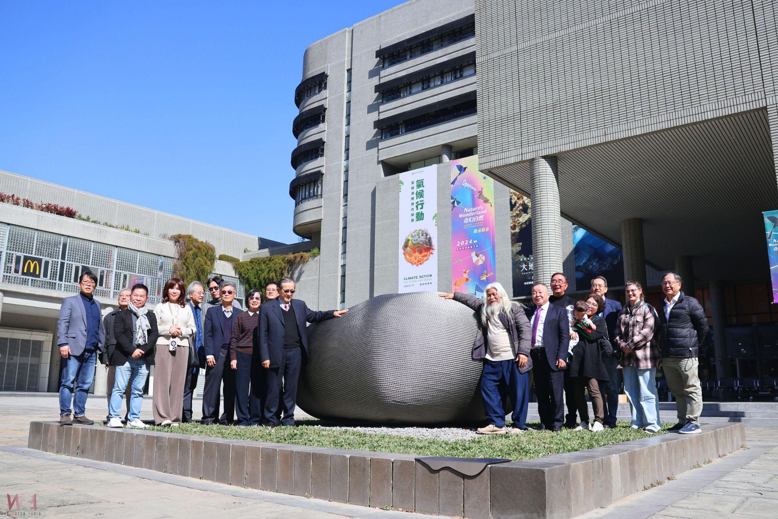 跨界藝術與科學對話!科博館公共藝術「小安靜」亮相 呈現黑洞契合時空的動態 - https://www.watchmedia01.com