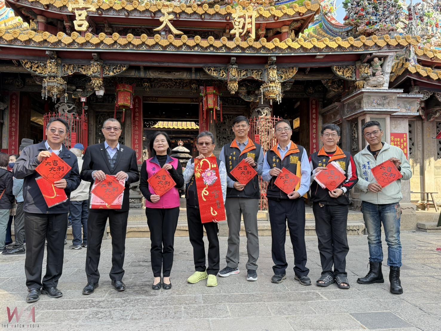 20250111 笨港媽祖文教基金會邀14位書法名師揮毫 北港朝天宮前廣場民眾踴躍索取春聯 - https://www.watchmedia01.com