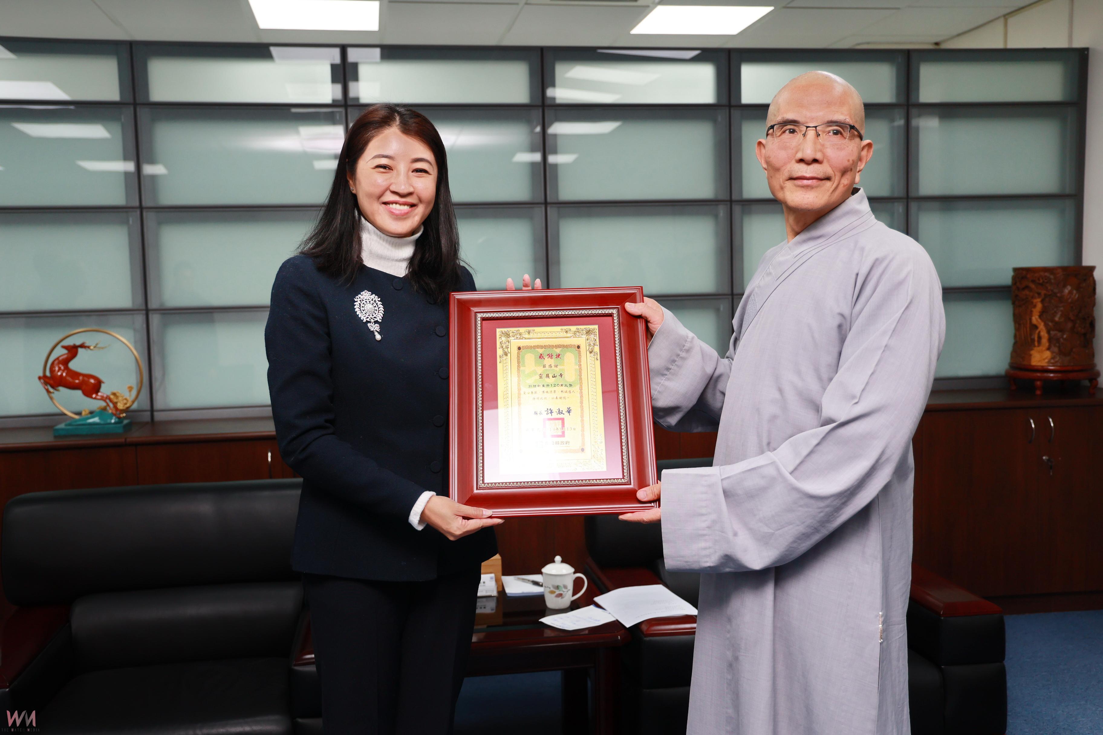 濟弱扶傾助弱勢 埔里靈巖山寺捐款120萬元 - https://www.watchmedia01.com