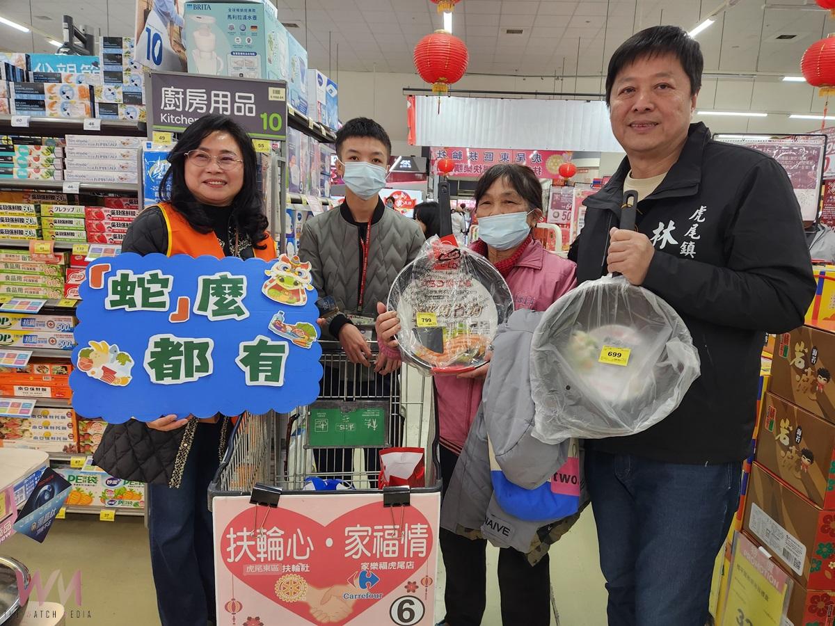 迎新年「蛇」麼都買 虎尾東區扶輪社陪雲林家扶親子歡樂購 - https://www.watchmedia01.com