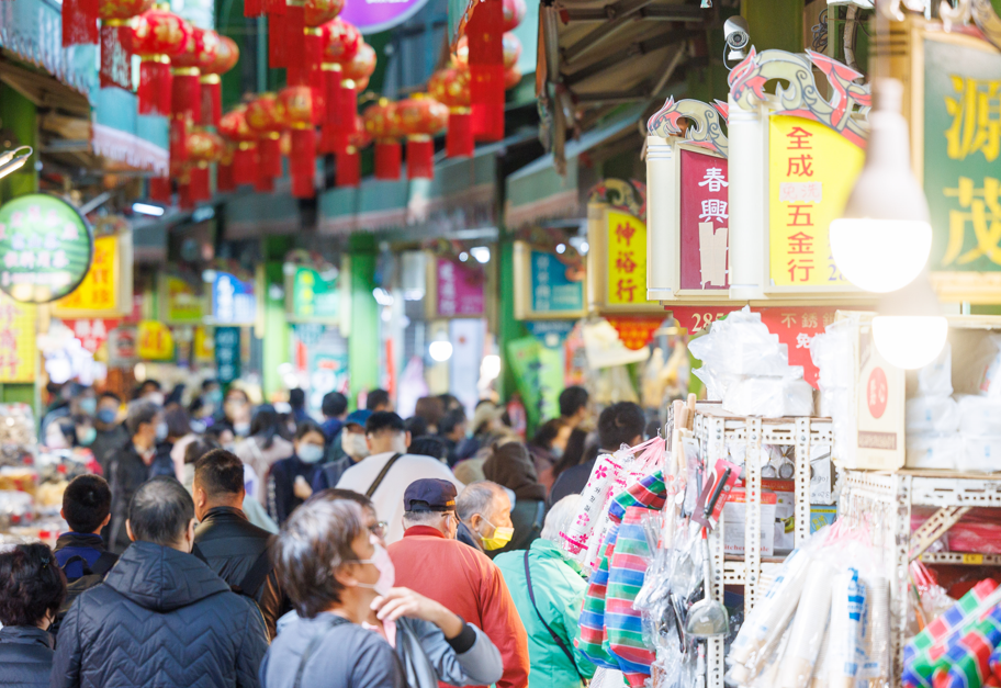 高雄過好年活動 三鳳中街年貨大街率先登場 陳其邁向市民發送首份蛇年小紅包 - https://www.watchmedia01.com