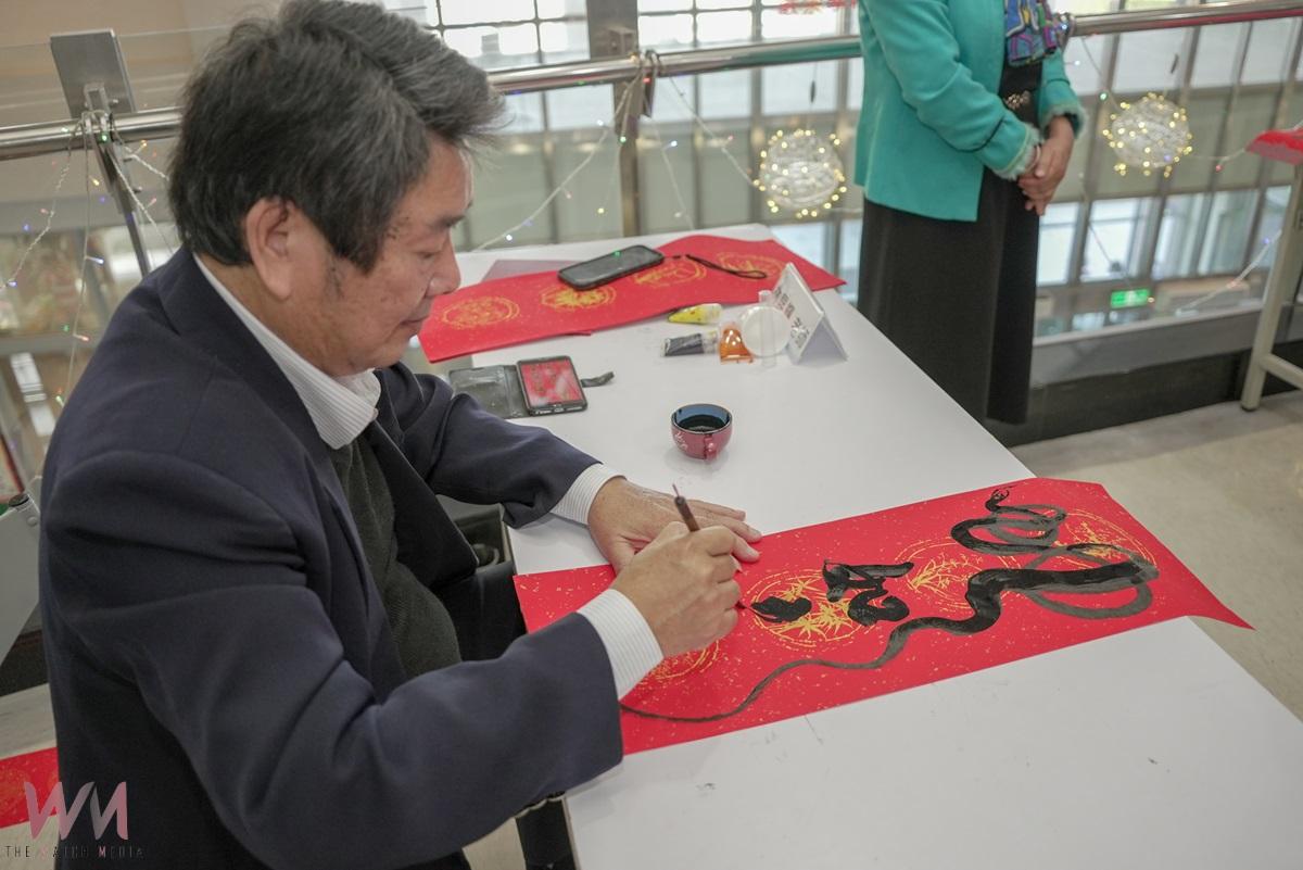 臺大醫院雲林分院攜手濁水溪書畫學會 春聯揮毫送祝福 - https://www.watchmedia01.com