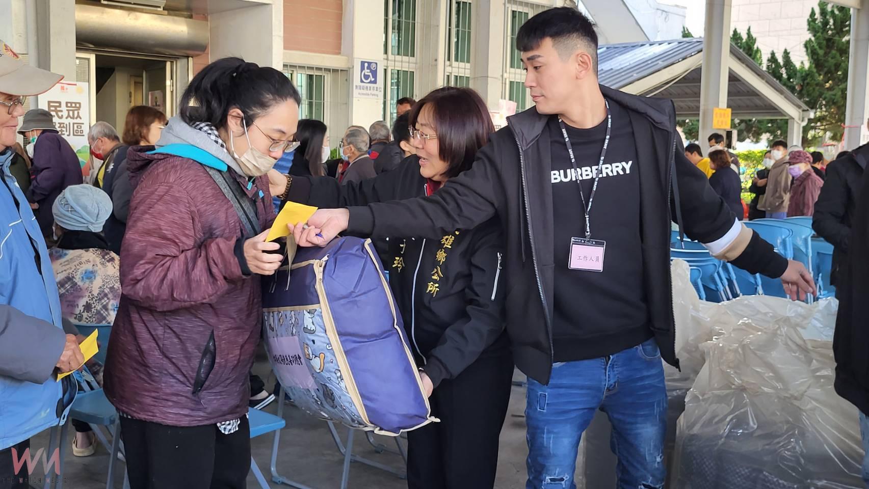 民雄鄉公所公益送愛大集結　發放物資助弱勢溫暖過年 - https://www.watchmedia01.com
