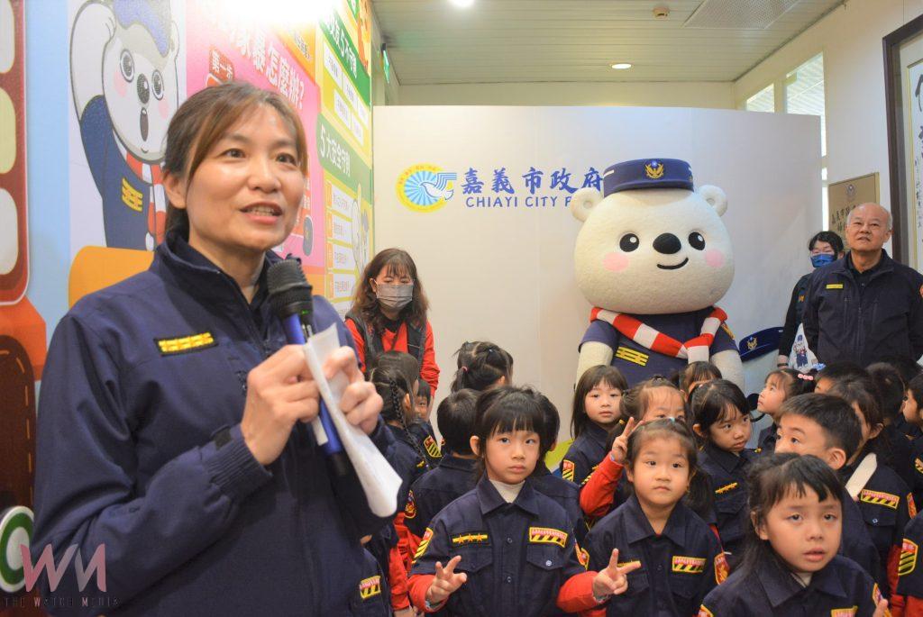 活化善用辦公室外牆　嘉市警局繪製圖文並茂婦幼安全走廊 - https://www.watchmedia01.com