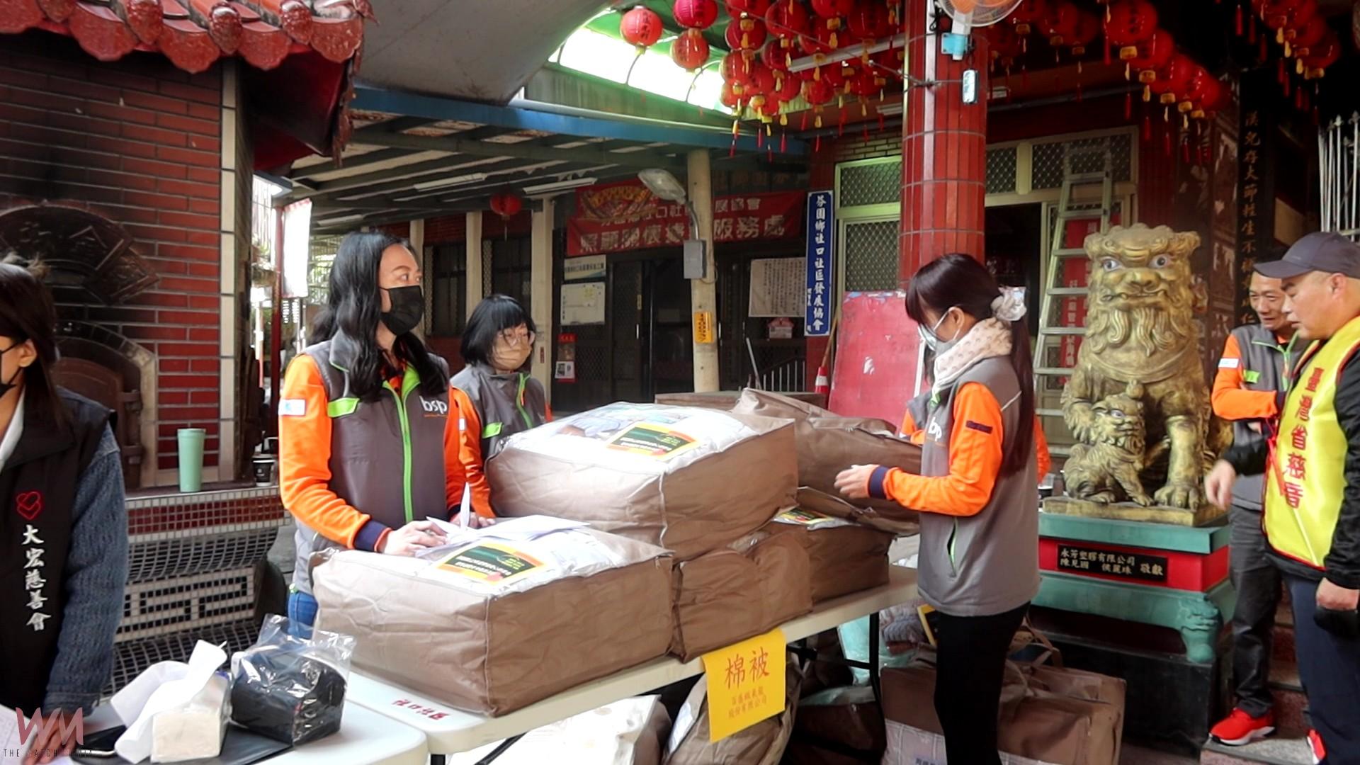 歲末送暖！台灣省慈音愛心慈善會芬園分會舉辦寒冬送暖冬令救濟活動，希望能讓他們感受到來自社會的溫暖。（記者陳雅芳攝）