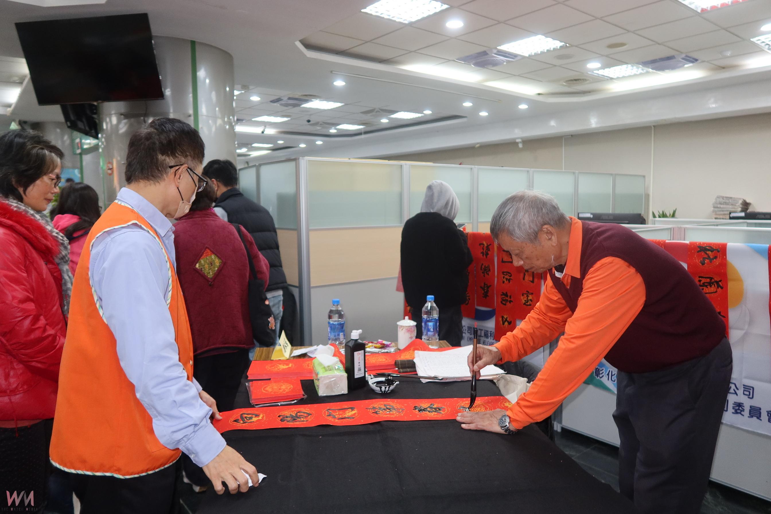 （有影片）／春聯墨香飄揚　台電彰化區處書法名家揮毫送祝福、義賣助公益 - https://www.watchmedia01.com