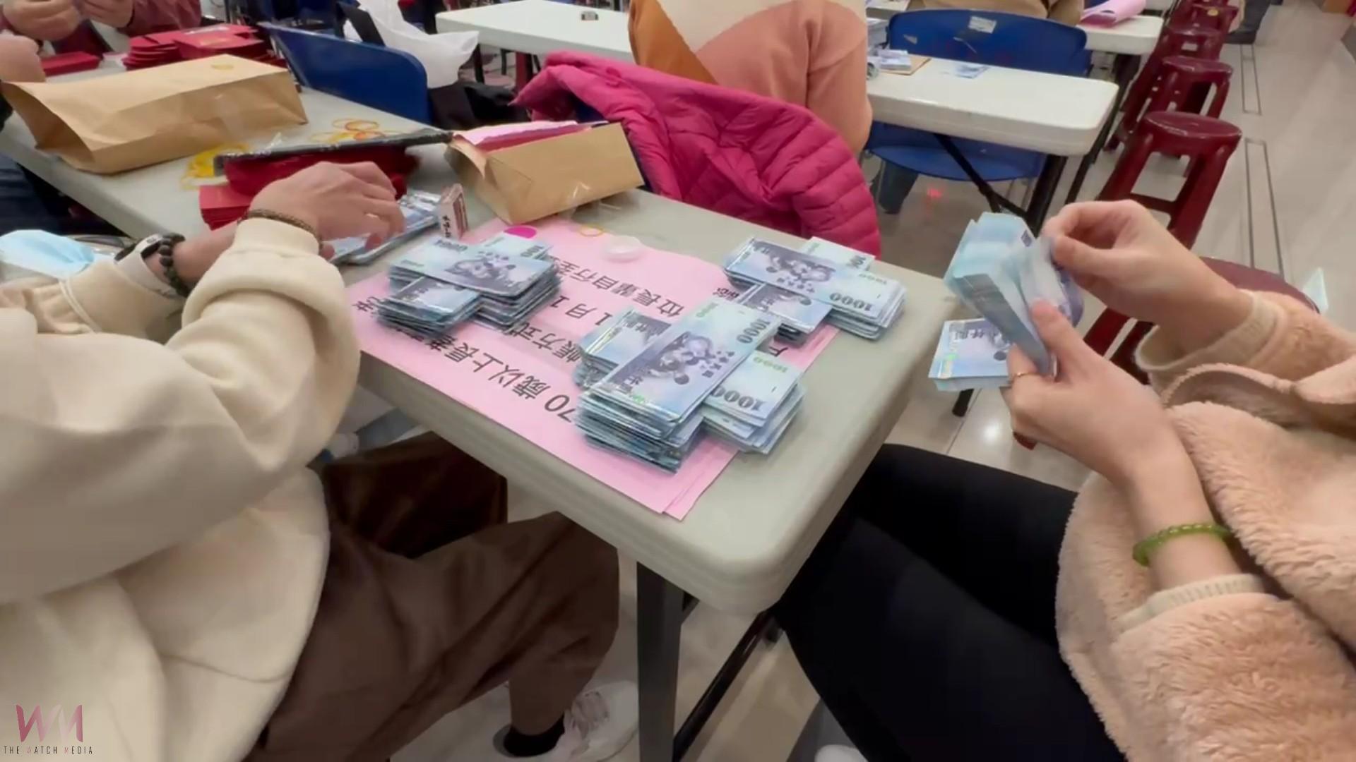 （有影片）／數錢數到手發抖　彰化1.8億敬老紅包發放　千人點鈔場面壯觀 - https://www.watchmedia01.com