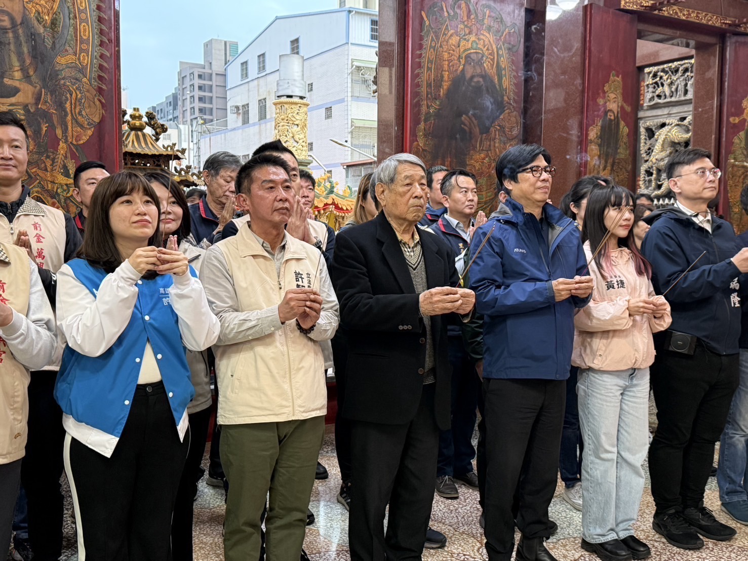 走春拜年跑透透 許智傑：未來繼續為高雄打拼！轉型高雄成為臺灣的「AI首都」 - https://www.watchmedia01.com