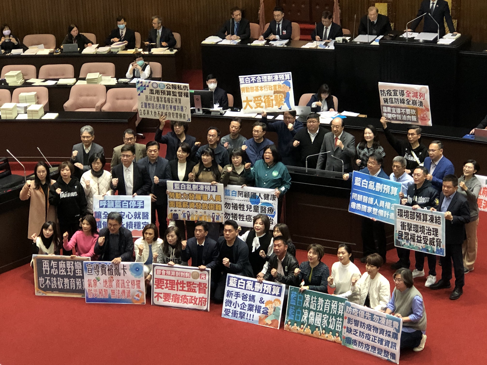 114年度總預算3讀通過 藍白合力刪除2075億元 - https://www.watchmedia01.com