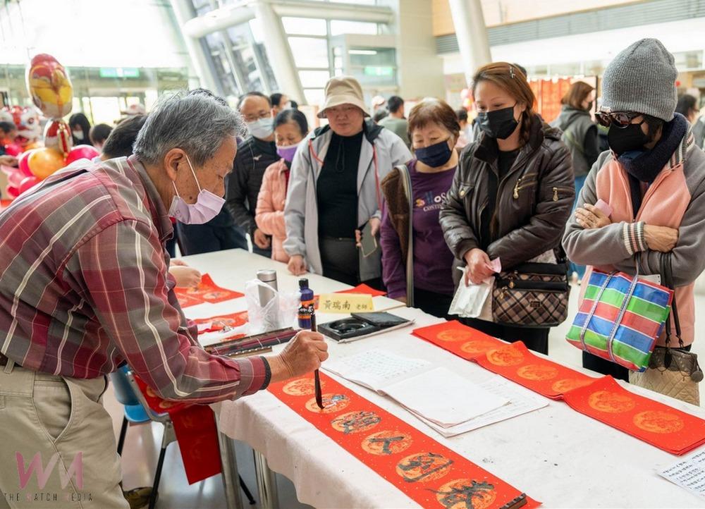 嘉義長庚醫院揮毫贈春聯 熱鬧喜迎金蛇年 - https://www.watchmedia01.com
