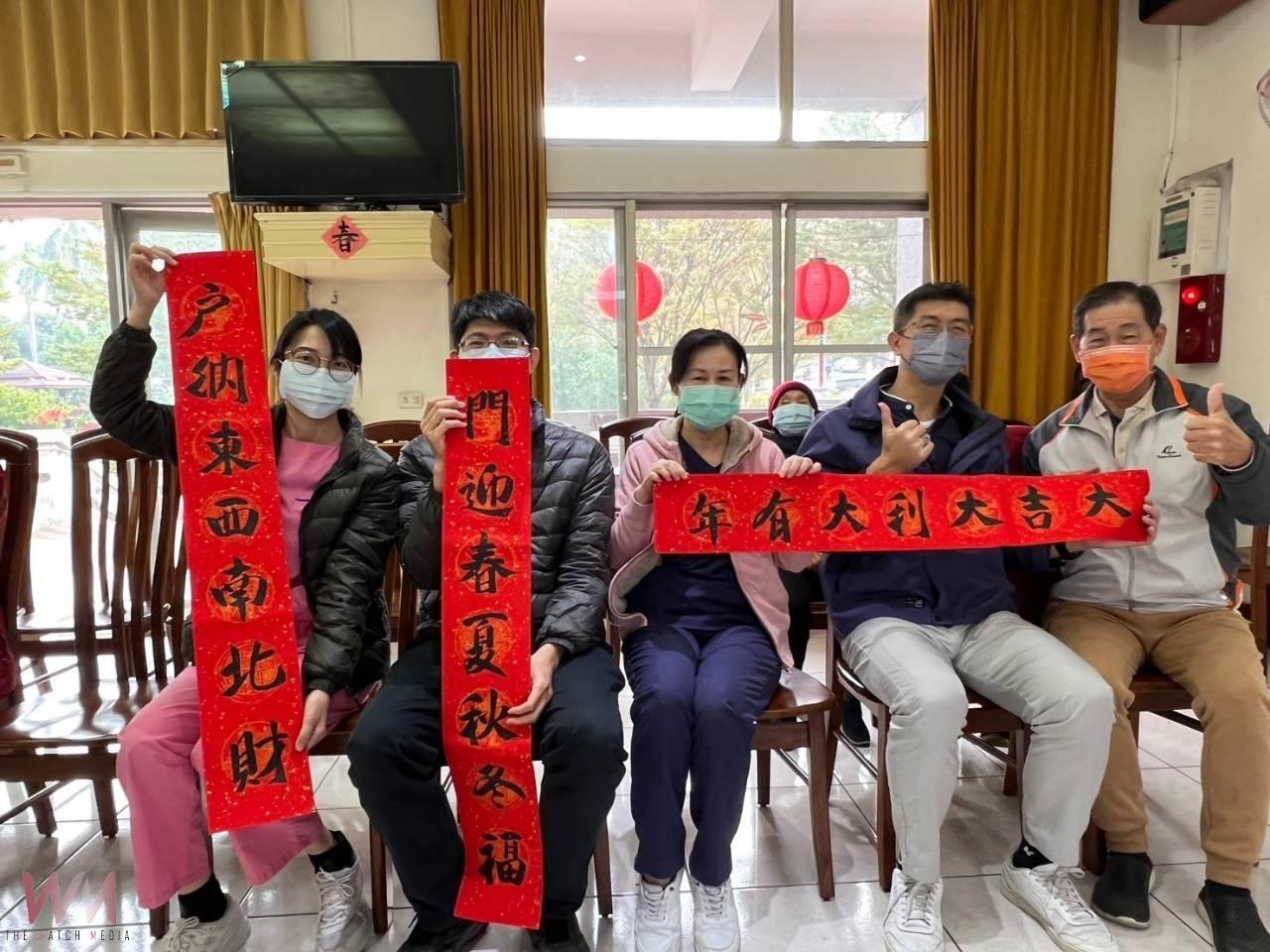 （有影片）／書法揮毫迎蛇年　彰化榮家春節揮毫贈春聯增添文化氣息 - https://www.watchmedia01.com