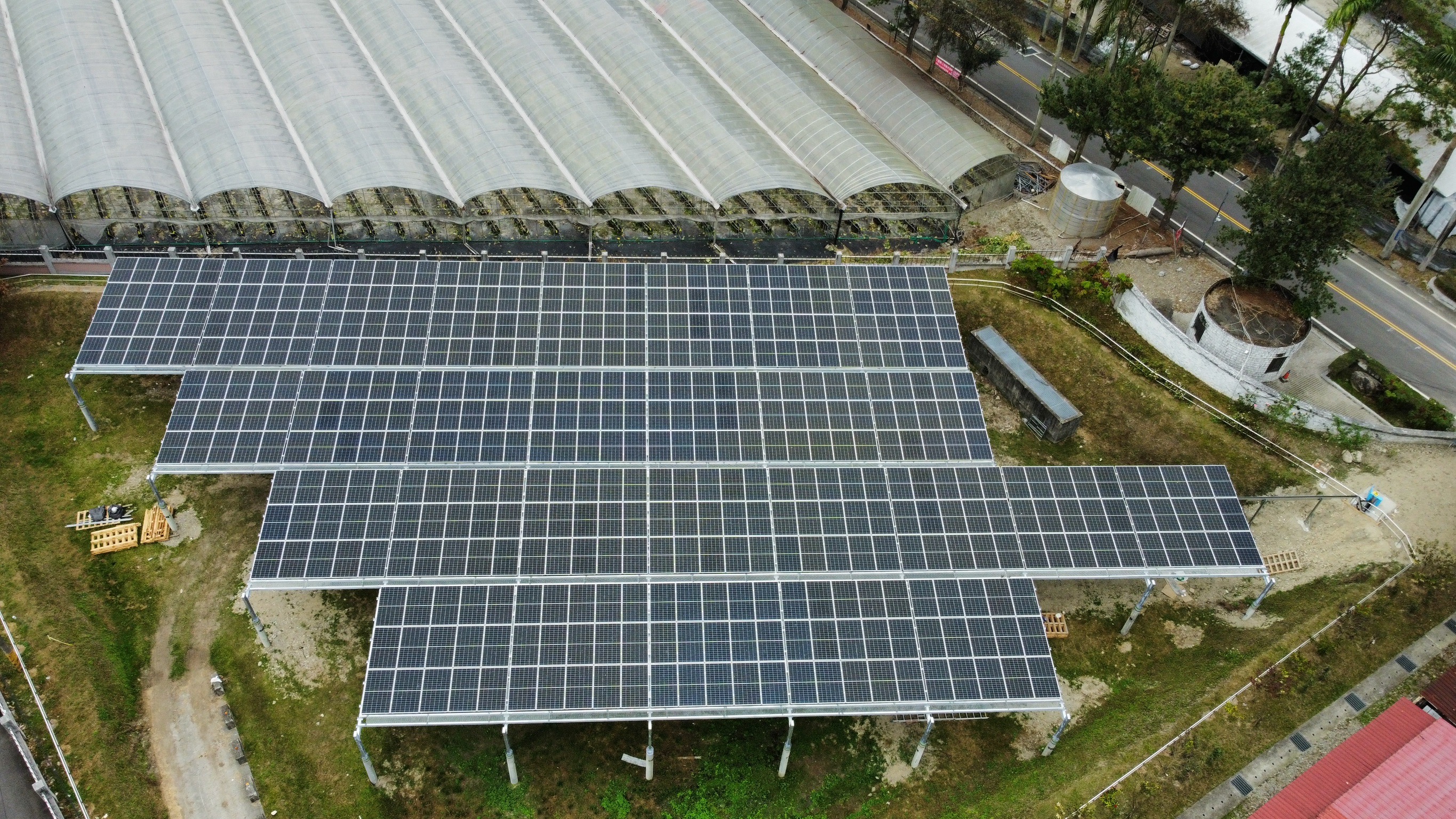 臺中榮總埔里分院於滯洪池設置太陽光電系統積極配合政府推動綠能 - https://www.watchmedia01.com