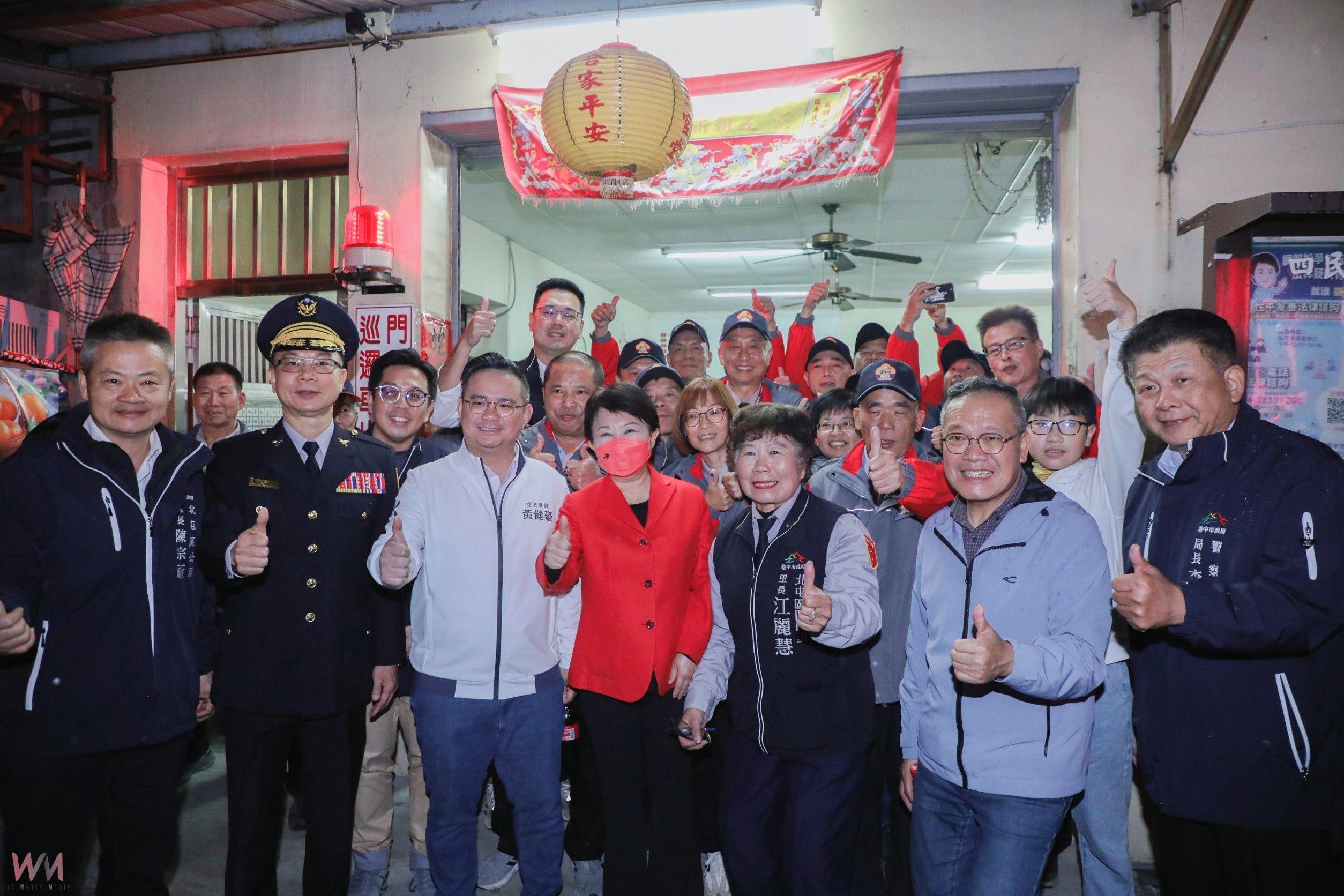 中市府兵分八路慰勉第一線執勤人員　盧秀燕贈小紅包感謝：守護市民過好年 - https://www.watchmedia01.com