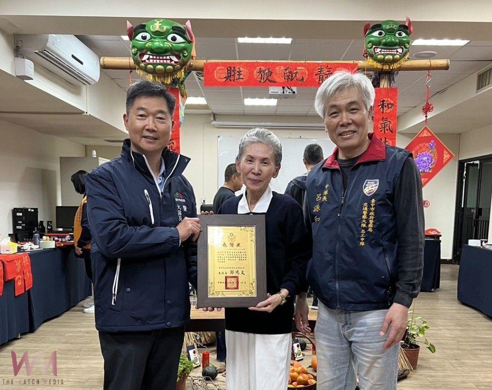 2025蛇年揮毫贈春聯　中市警交大結合交通安全宣導活動 - https://www.watchmedia01.com