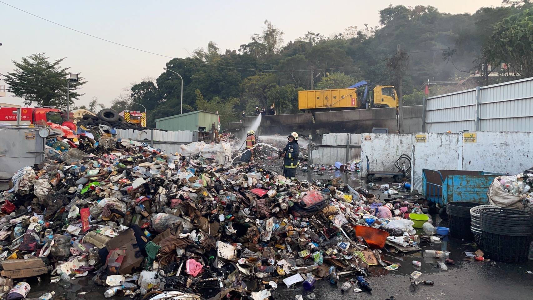 彰化縣芬園鄉資源回收場爆炸起火　鄉長：疑瓦斯罐未處理好 - https://www.watchmedia01.com