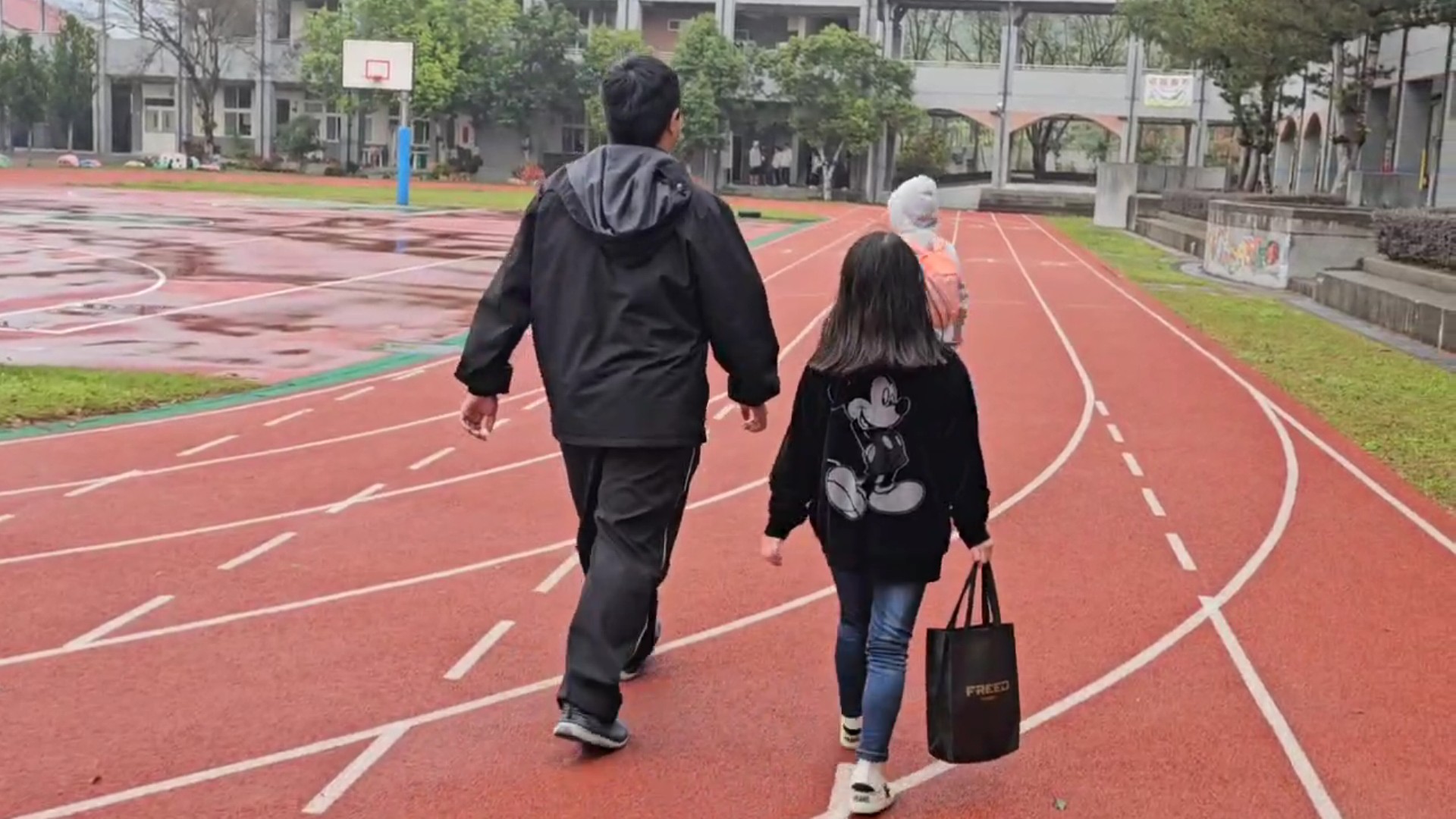 （有影片）／希望工程志工冬令營走進長流國小　為孩子們帶來溫暖與希望 - https://www.watchmedia01.com