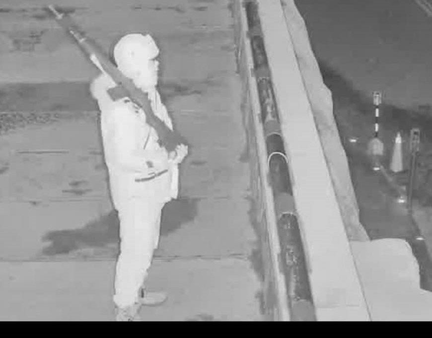 男子手持長槍於武嶺亭站哨 警方：已請至偵查隊說明 - https://www.watchmedia01.com