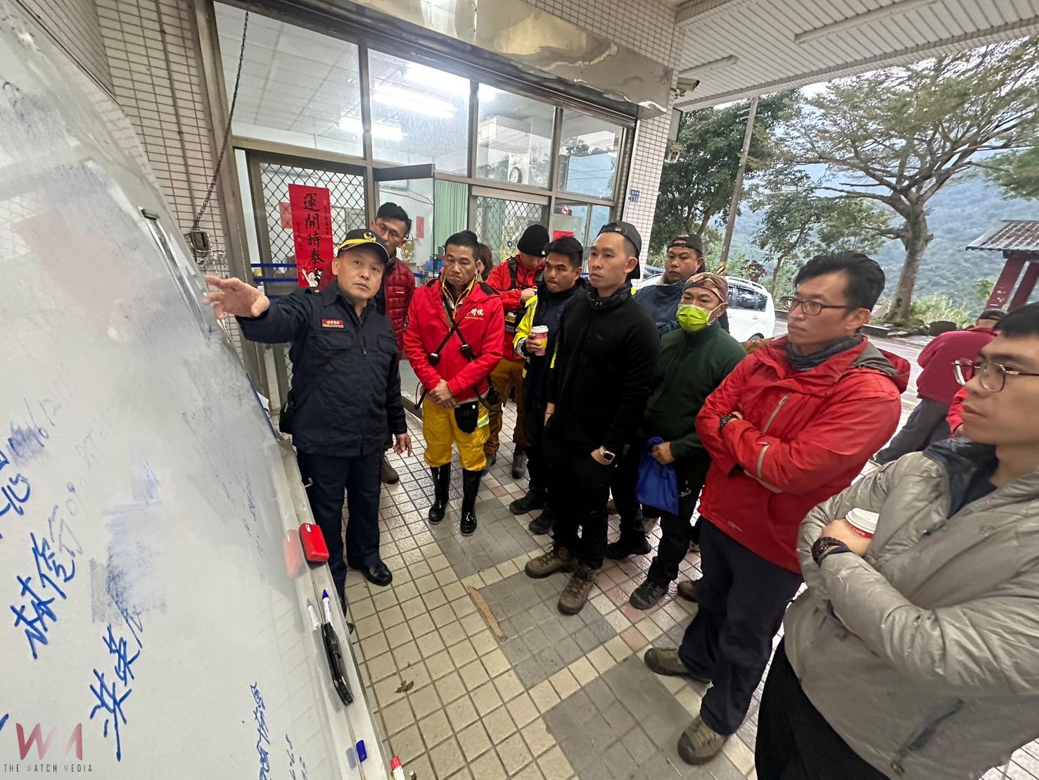 直擊／高雄市茂林多納林道濕冷路滑　山友失蹤案！高屏兩地警義消、民力團體聯手救援 - https://www.watchmedia01.com