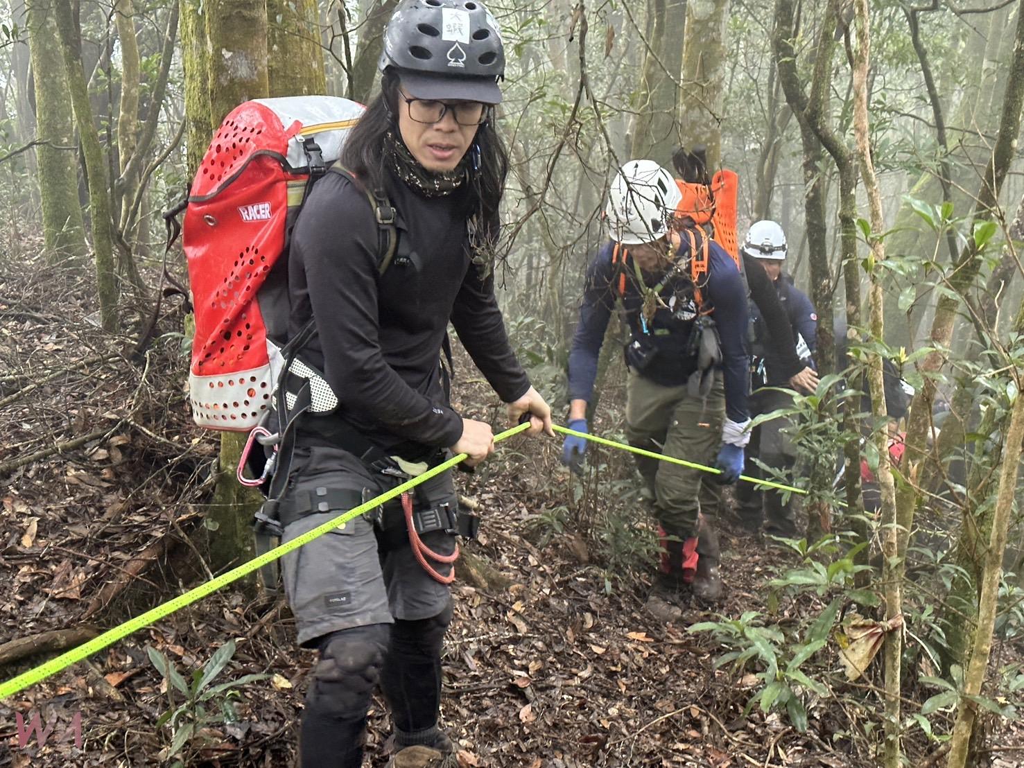 直擊／高雄市茂林多納林道濕冷路滑　山友失蹤案！高屏兩地警義消、民力團體聯手救援 - https://www.watchmedia01.com