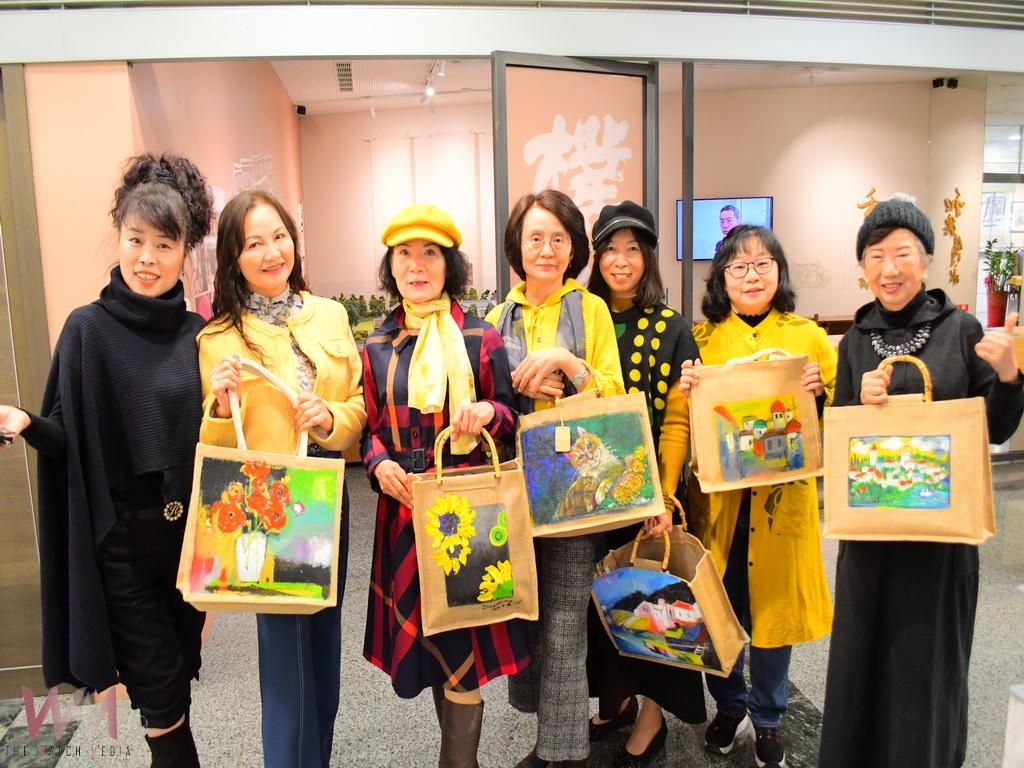 意境萬千劉秀貞師生創作展 畫裡盡是花姿展風韻 - https://www.watchmedia01.com