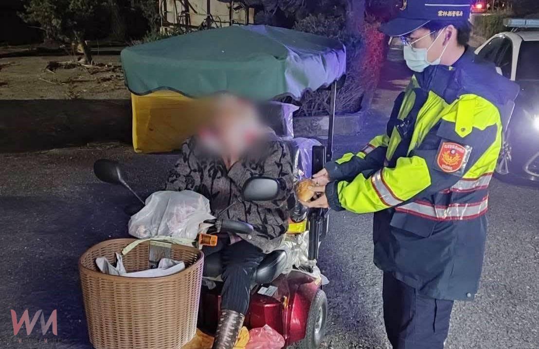 85歲老婦夜騎迷途困路旁 臺西巡警熱心助返家 - https://www.watchmedia01.com