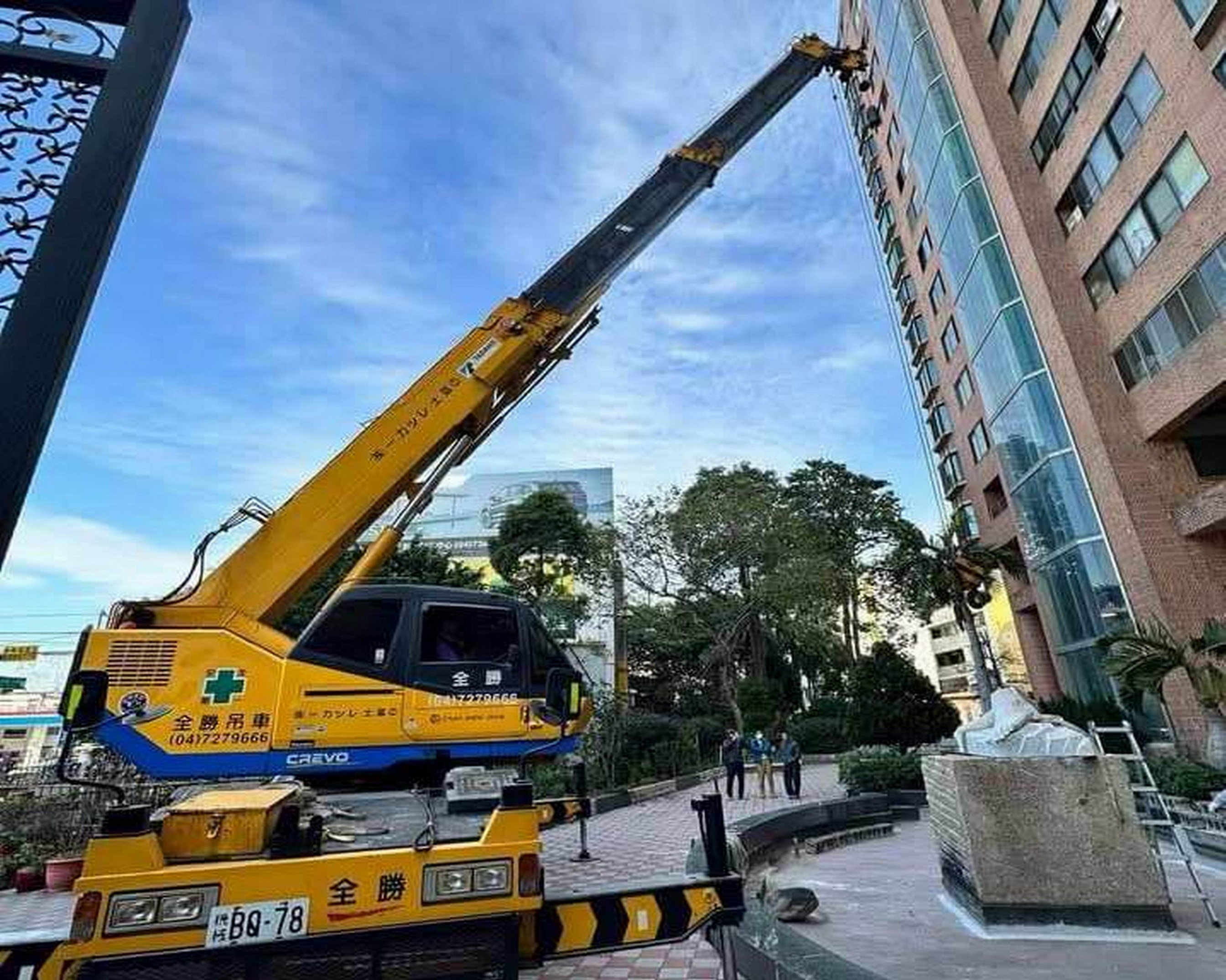 彰化地標大衛雕像 挺過921卻不敵強震  四分五裂運離現場 - https://www.watchmedia01.com