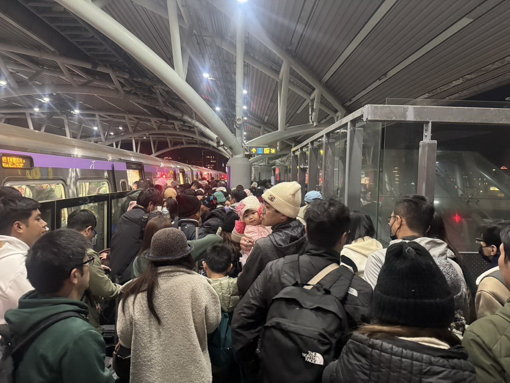 寒流低溫澆不熄民眾參觀台灣燈會熱情 首週未機捷運量達近30萬人次 - https://www.watchmedia01.com
