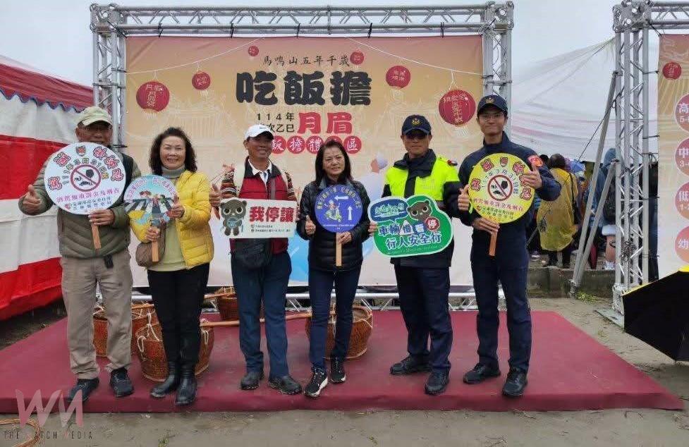 元宵「吃飯擔」萬人齊聚　臺西警冒雨交管守護平安 - https://www.watchmedia01.com