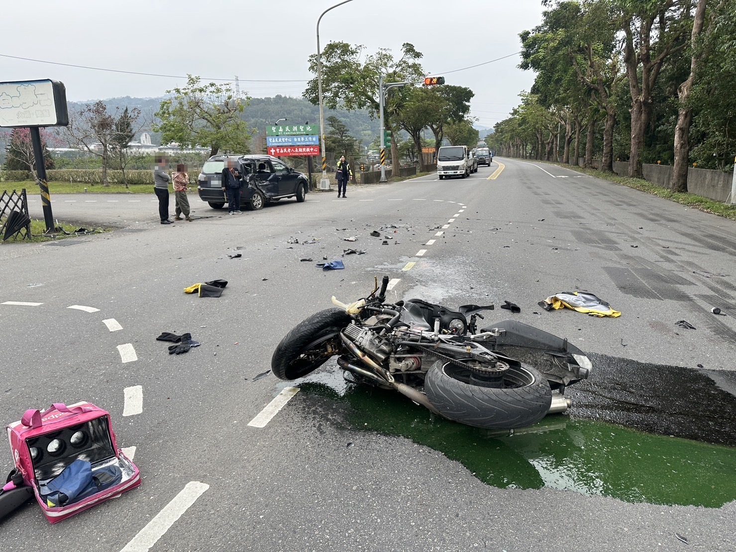 重機路口與自小客貨車碰撞 騎士噴飛重傷不治 - https://www.watchmedia01.com