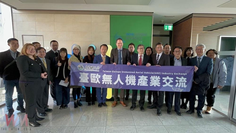 為鏈結台德無人機產業，翁章梁縣長帶團拜訪德國北威州商務署。（圖/嘉義縣政府提供）