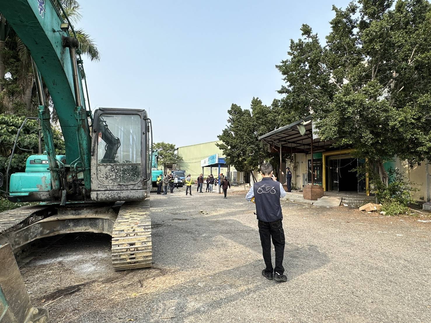 （有影片）／違建不容放任！豔名遠播　埔心真善美歌唱坊違建遭強制拆除 - https://www.watchmedia01.com