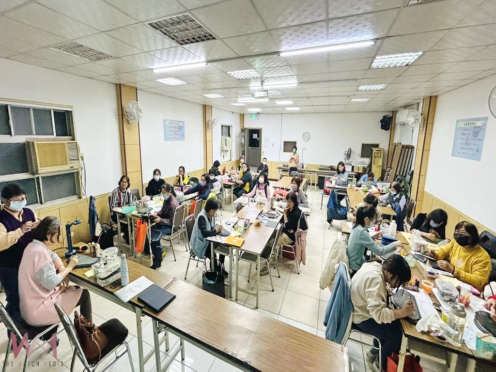 繪畫也能當創業專長 彰化縣商業總會力推楊秀椿創作課程 - https://www.watchmedia01.com