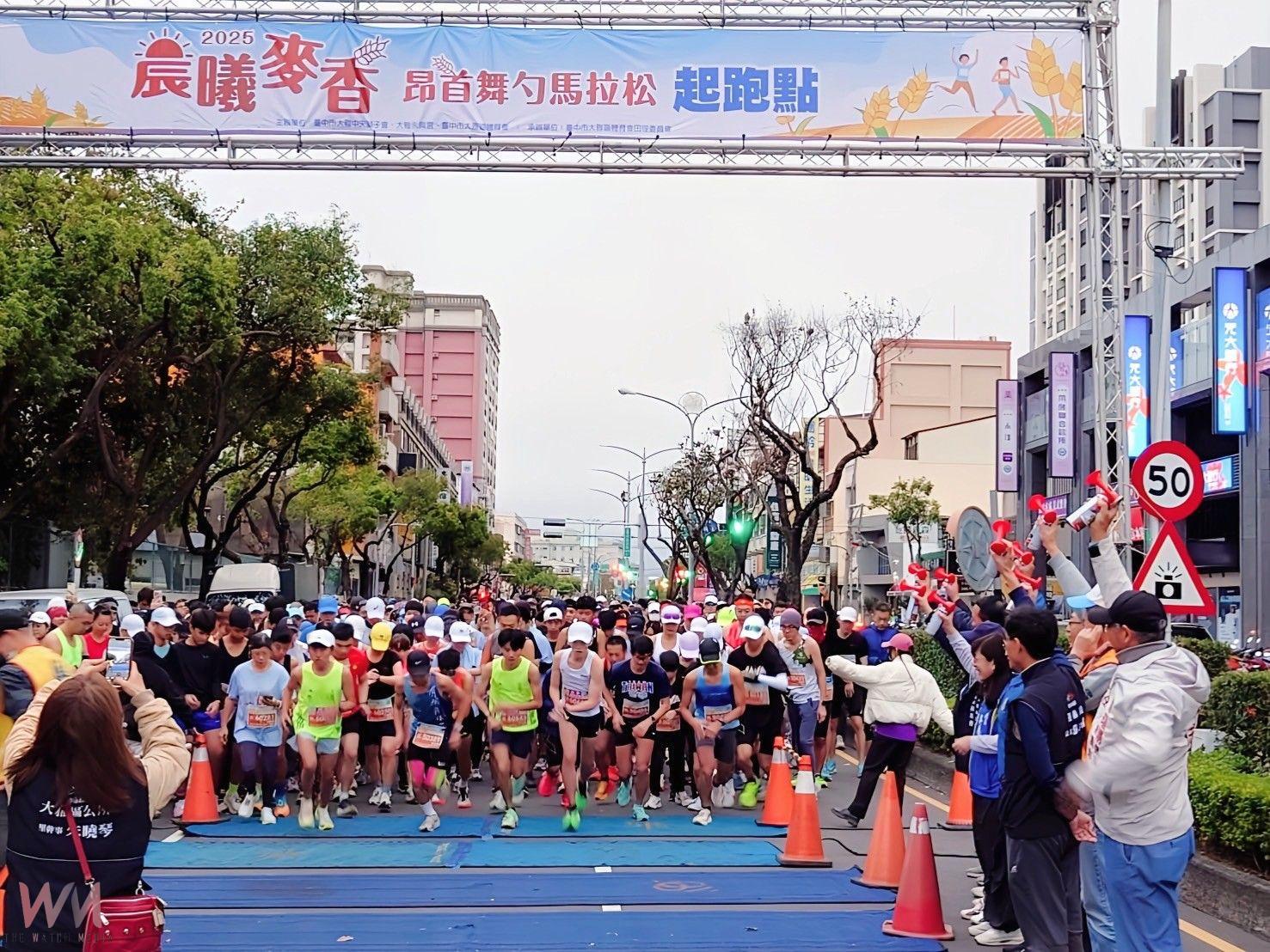 「2025晨曦麥香昂首舞勺馬拉松」中市大雅活力開跑　吸引逾2000名跑友 - https://www.watchmedia01.com