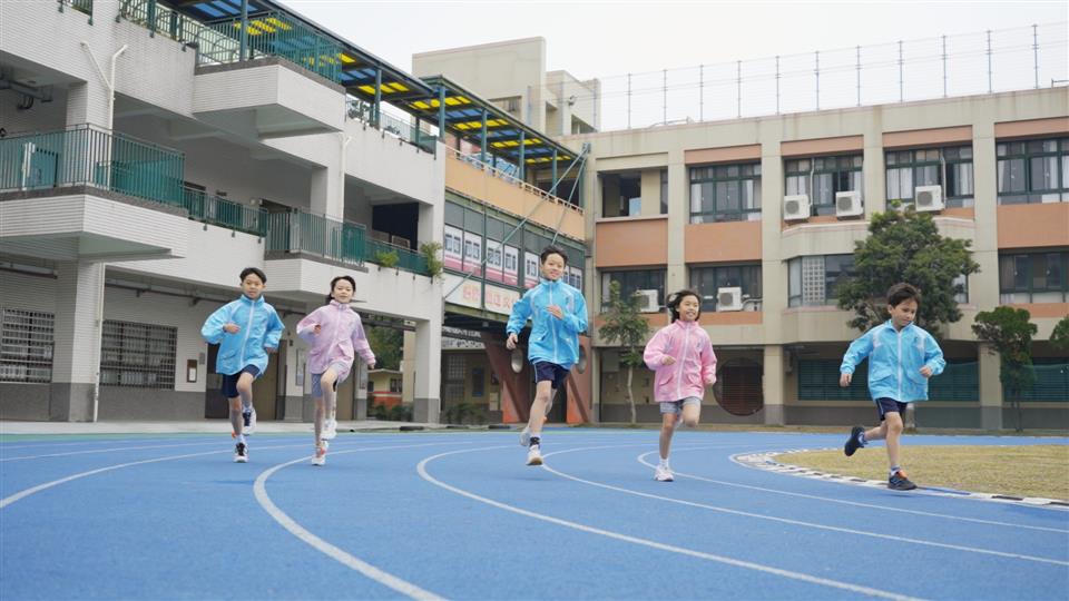 來彰化跑步吧！2.0升級版　學童大跑步吸引9千人參與 - https://www.watchmedia01.com