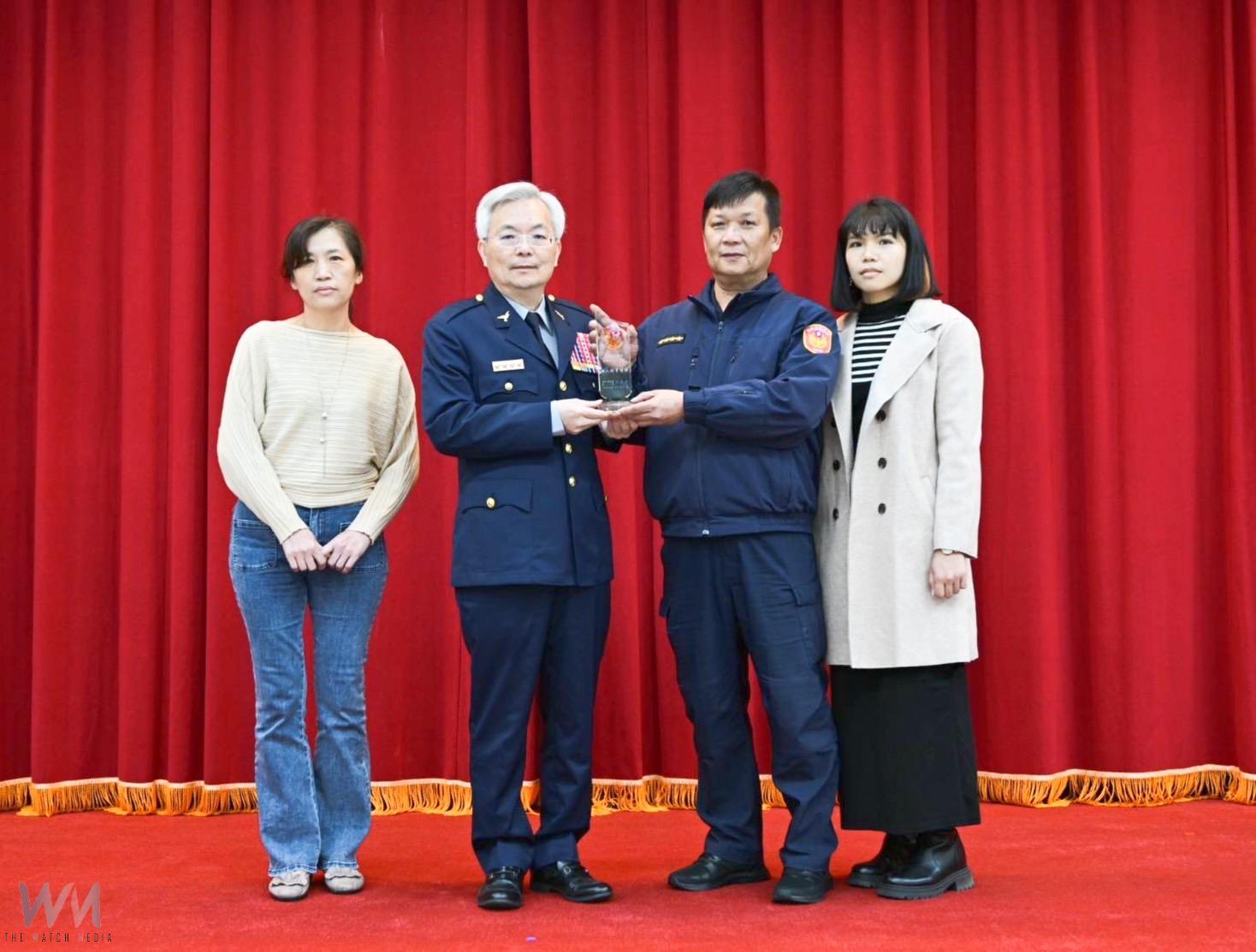關懷弱勢救助急難先鋒 副所長吳鎮尼獲警政署長表揚 - https://www.watchmedia01.com