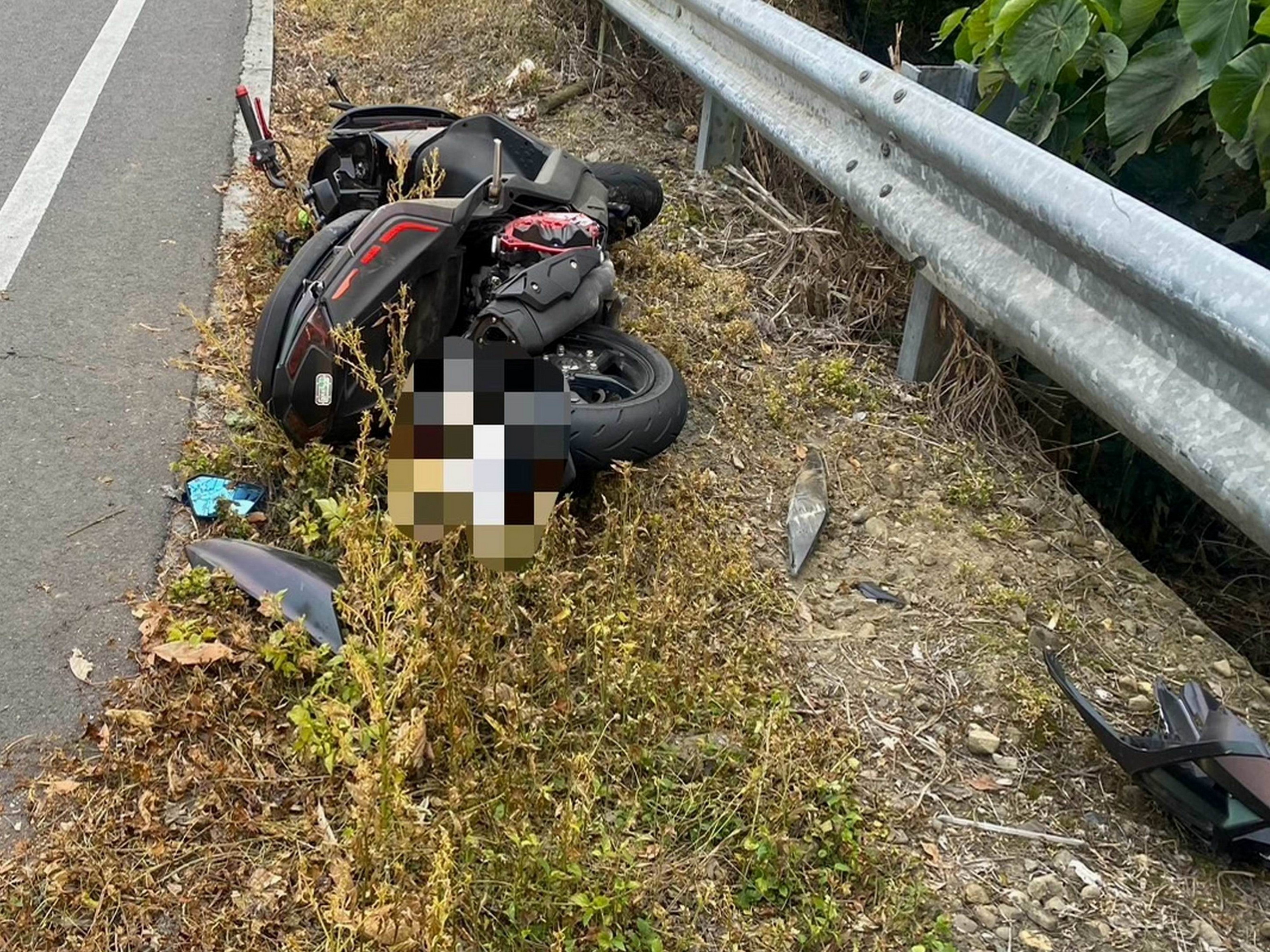 139線撞況不斷　女子暗夜139線開車迴轉　騎士閃避不及衝撞噴飛 - https://www.watchmedia01.com