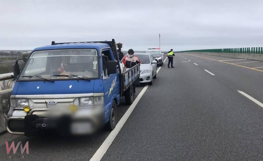 快速道路爆胎險象環生　臺西警即刻馳援保安全 - https://www.watchmedia01.com