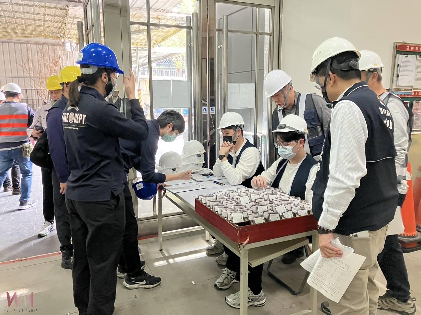 新光三越首日開放百貨人員暫時進出取物　中市都發局視察安全防護：貫徹督導責任 - https://www.watchmedia01.com