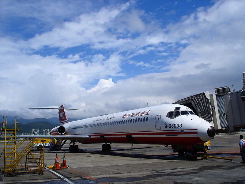遠東航空飛機占用停機坪多年末付費 行政執行署查封MD-83型一架 - https://www.watchmedia01.com