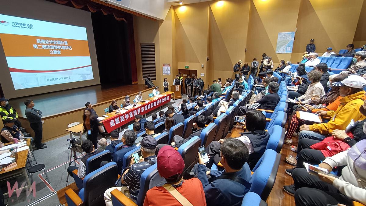 （有影片）/高鐵延伸宜蘭公聽會 環團攜帶標語進場引發支持者不滿 - https://www.watchmedia01.com