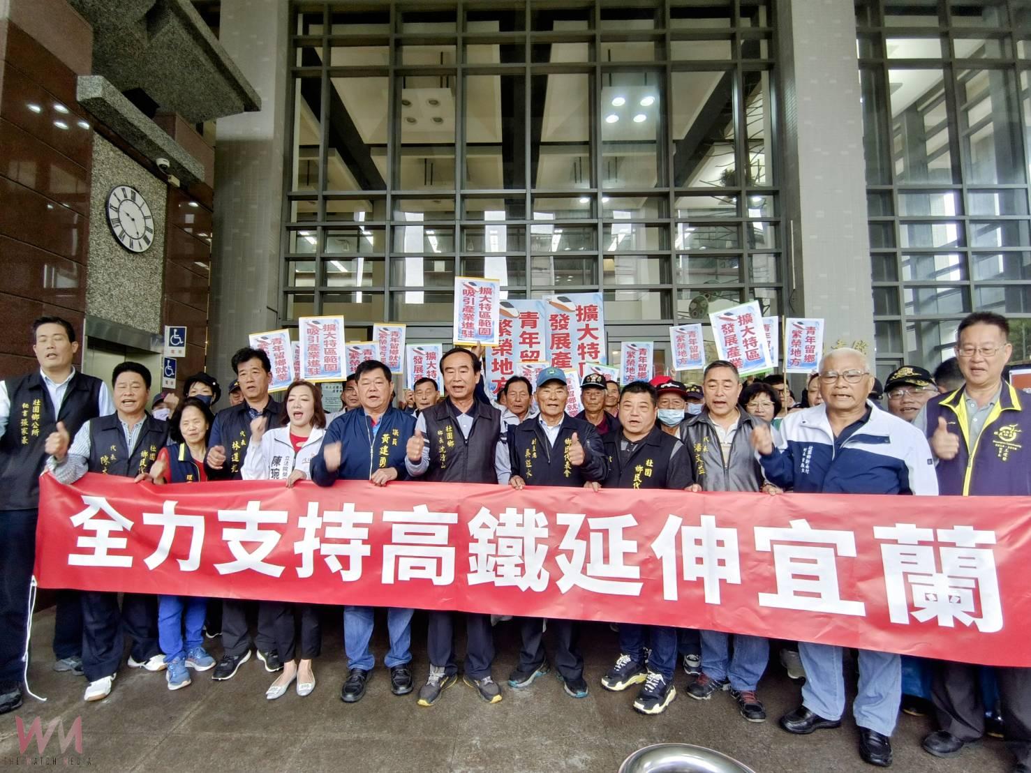 （有影片）/高鐵延伸宜蘭公聽會 環團攜帶標語進場引發支持者不滿 - https://www.watchmedia01.com